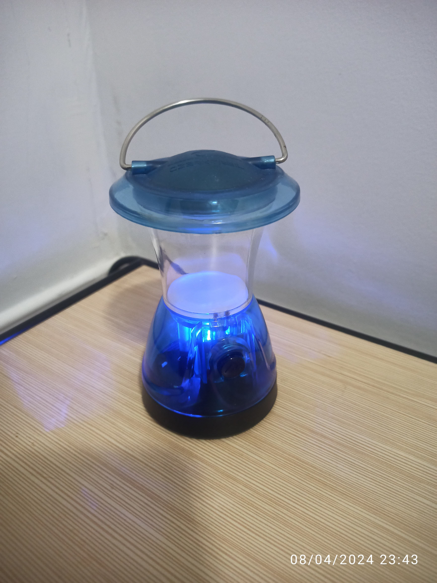 URGENT!!! Ozark Trail Blue LED Lantern+4 AAA batteries image indicator(6)