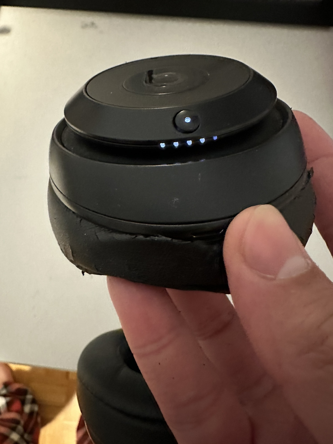 Beats Studio 3 headphones image indicator(3)