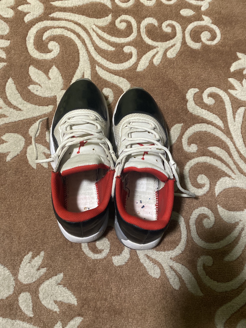 Jordan 11 comfort lows size 9 without insole