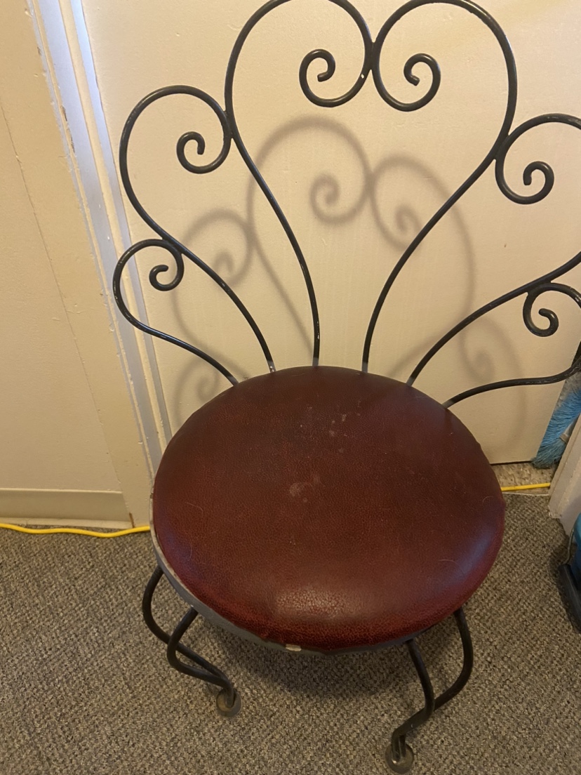 FREE Wrought Iron Vanity vintage Chair #freecycle thumbnail