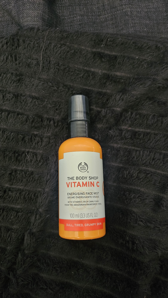 The Body Shop Vitamin C Energising Face Mist thumbnail
