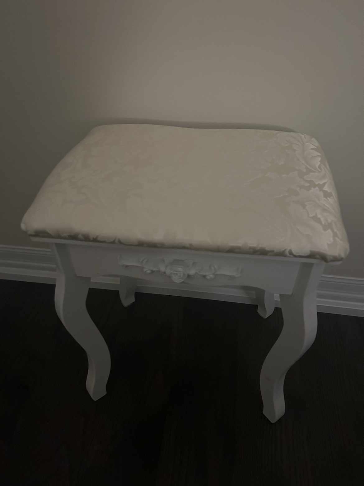 Brand NEW White Vanity Table image indicator(3)