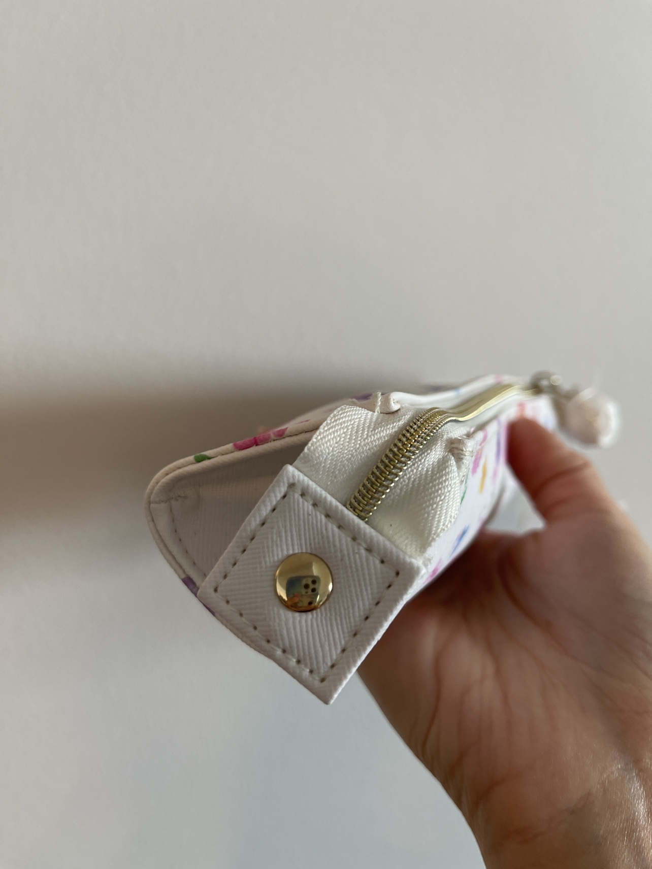 Brand New Sanrio Hello Kitty Floral Pencil Case image indicator(5)