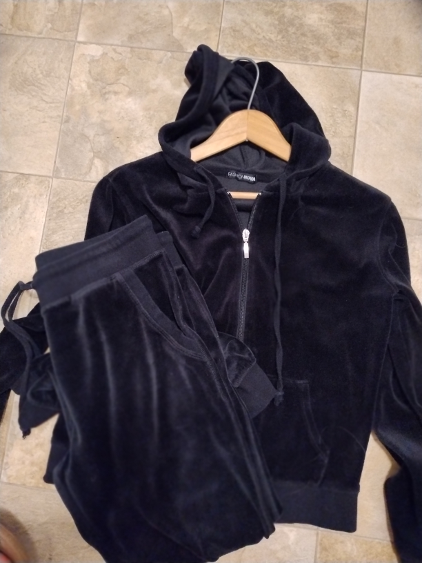 Fashion Nova Velour Tracksuit thumbnail