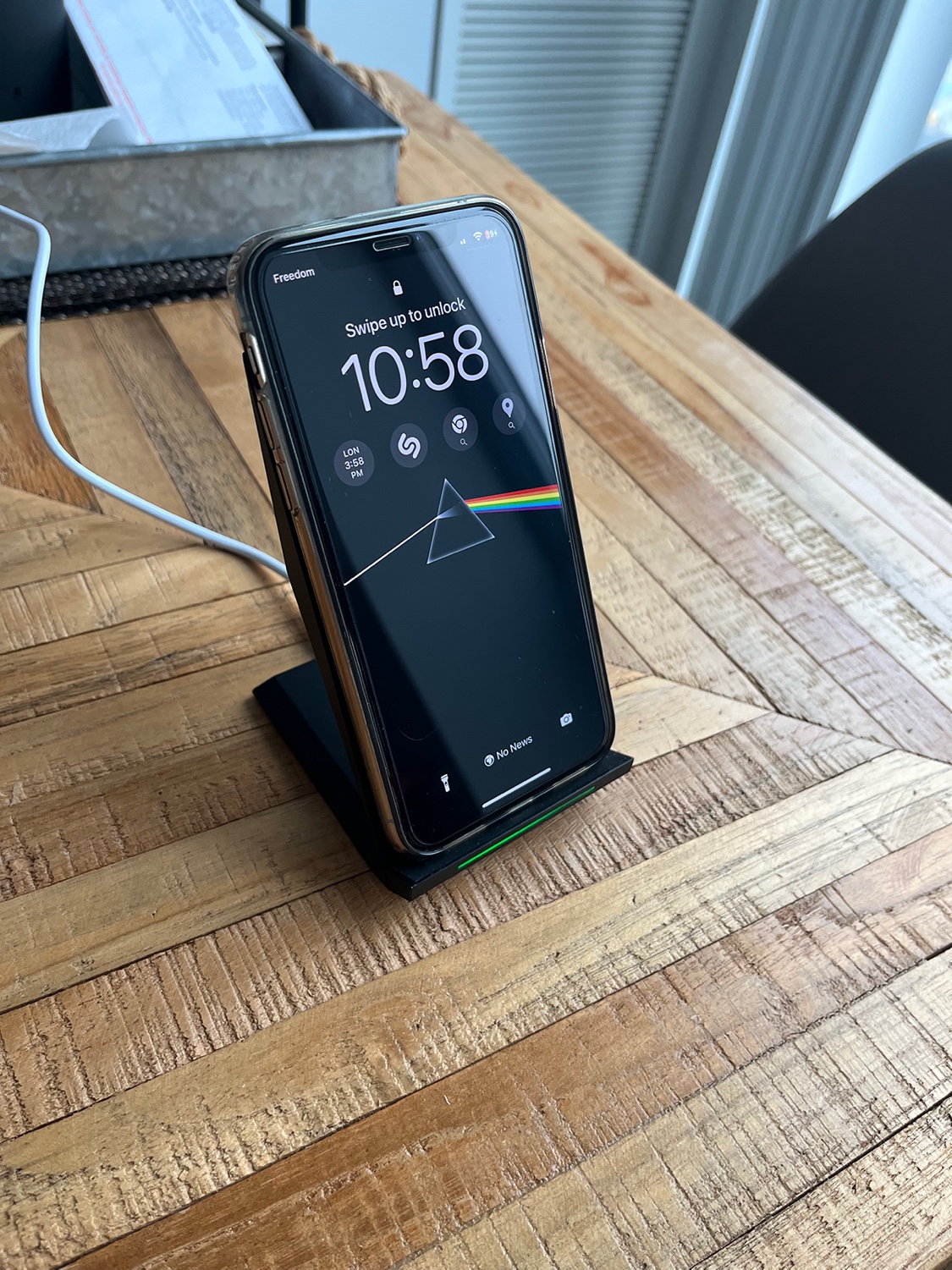 Wireless Charger, Adapter included Adapter Included thumbnail