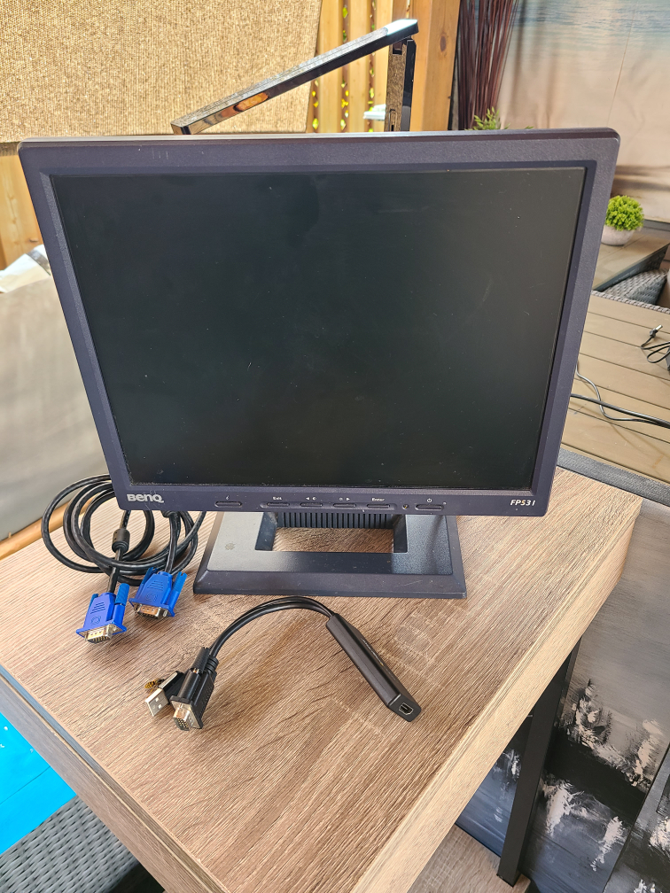 🇨🇦 BenQ 15" monitor with HDMI & USB adaptor thumbnail