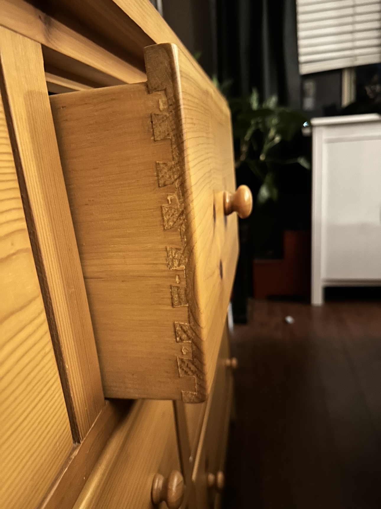 Solid wood dresser, 7-drawer - photo 2