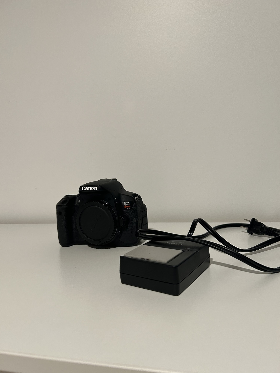 Canon T5i camera - photo 2