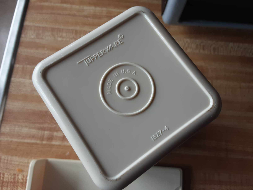 vintage Tupperware cheese keeper container  🥕 image indicator(5)