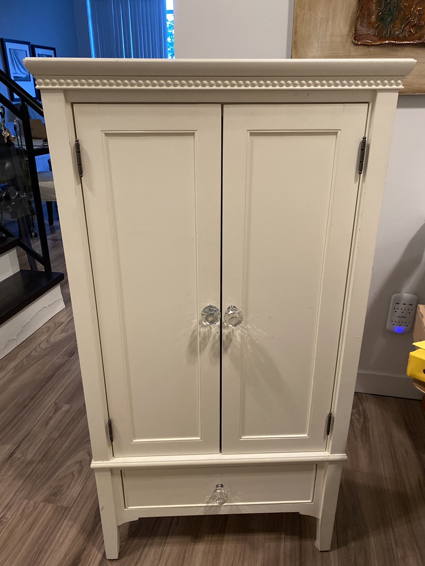 Pottery Barn kids wardrobe image indicator(5)