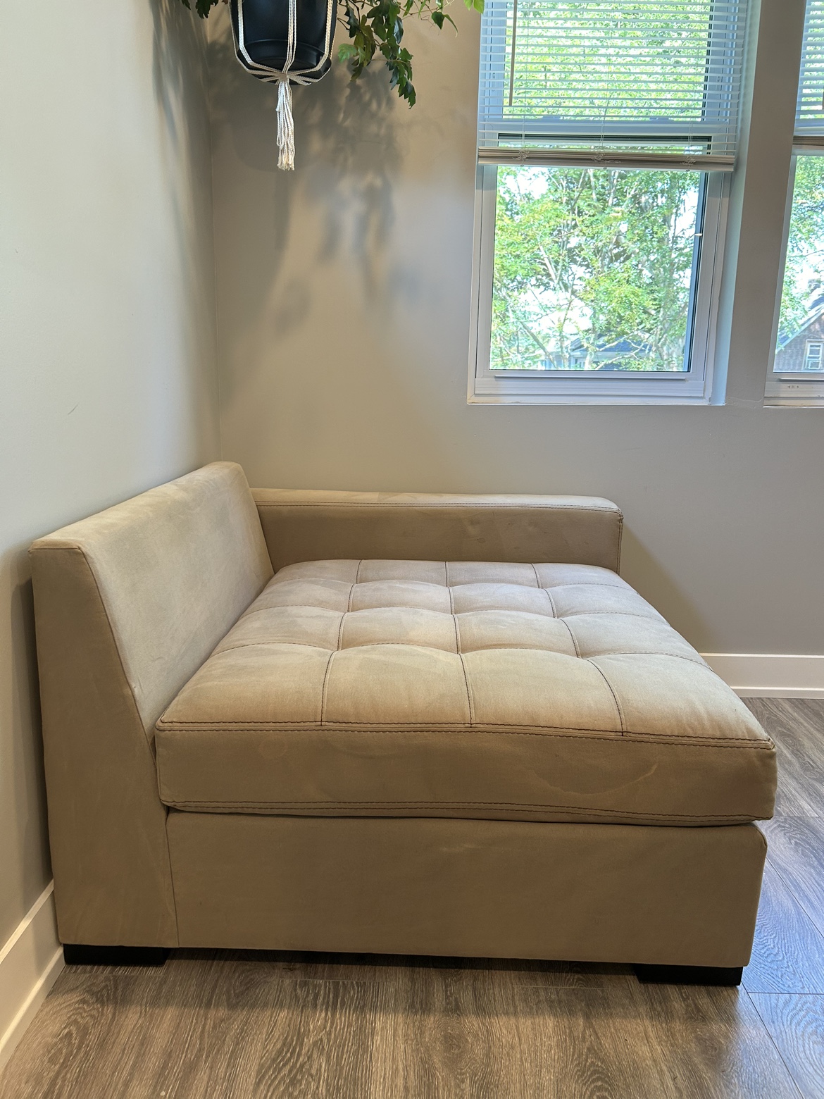 HUGE Roomy Sectional Couch Just For You! - photo 4