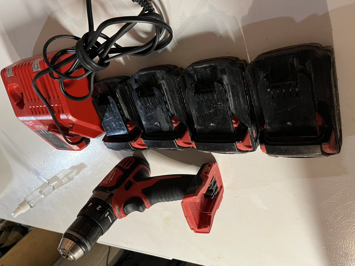 Charge and drill milwaukee good conditions