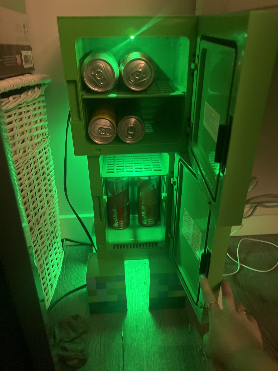 Minecraft Creeper Mini Fridge - photo 3