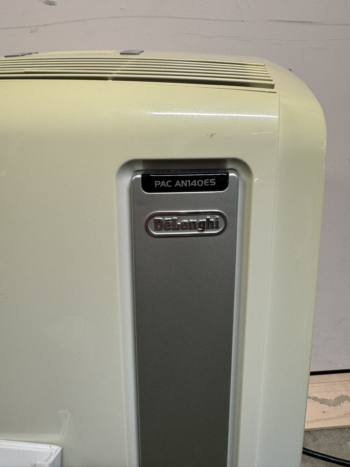 Delonghi Portable Air Conditioner - photo 2