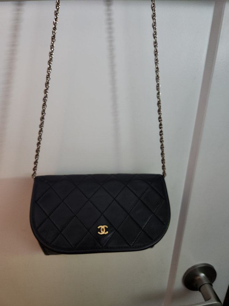 Chanel Quilted Black Leather Flap Bag - photo 5