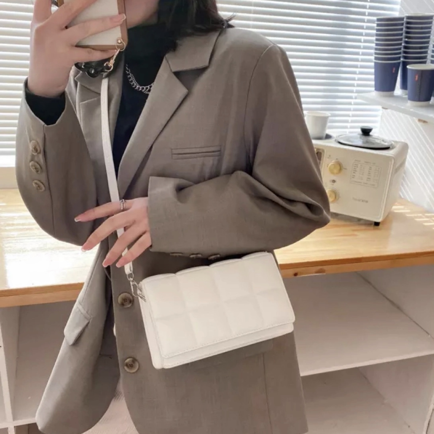 NEW white crossbody bag image indicator(2)