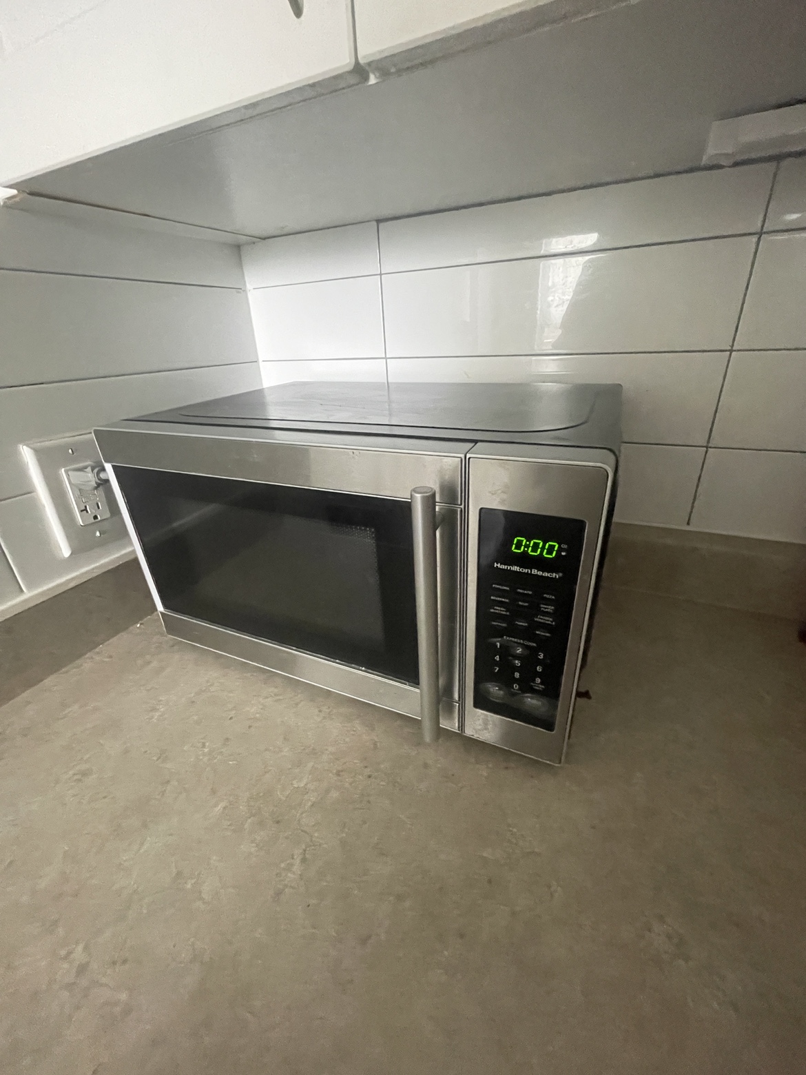 Hamilton Beach Microwave - photo 2