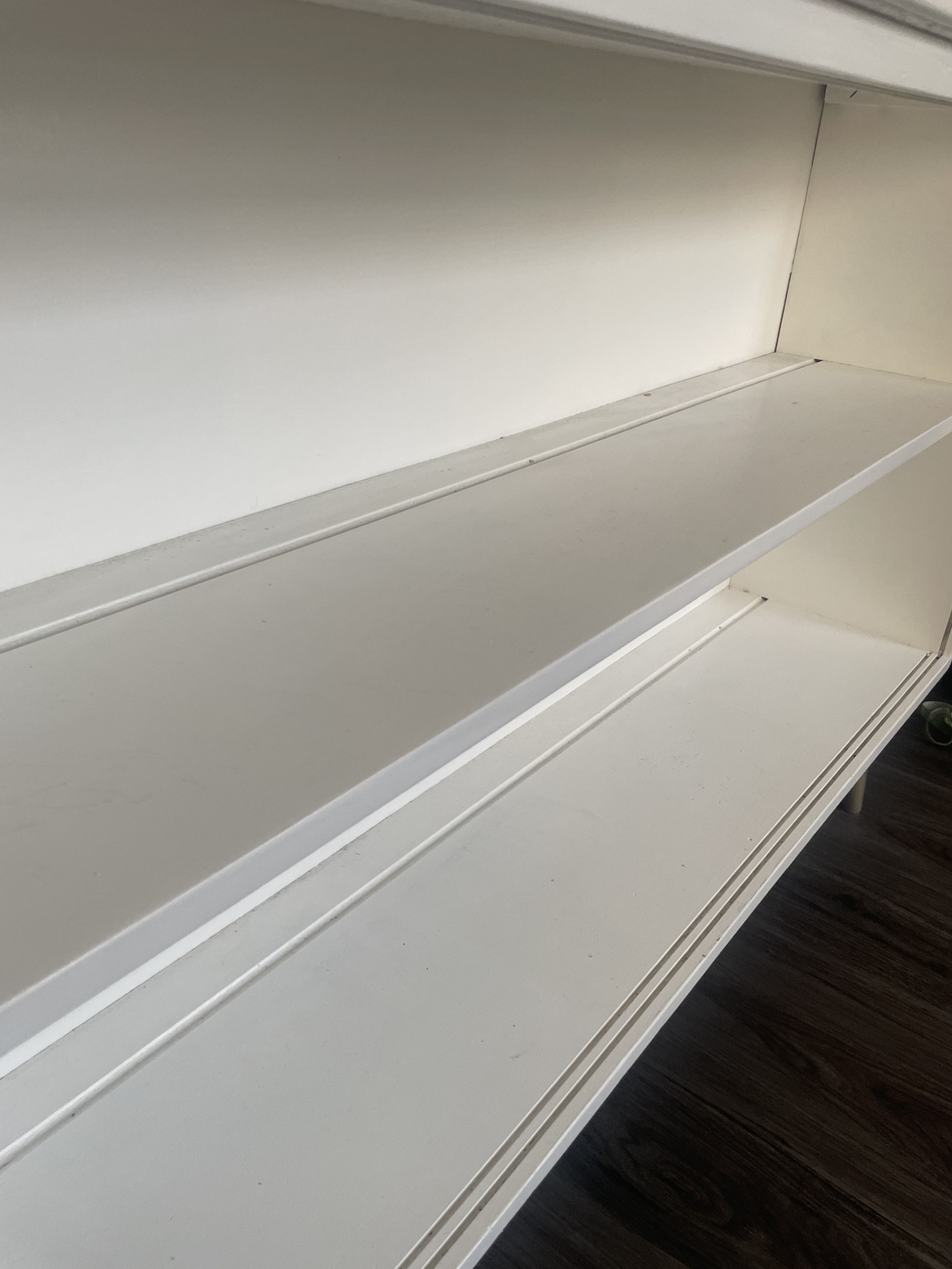 White shelf / TV stand - photo 3