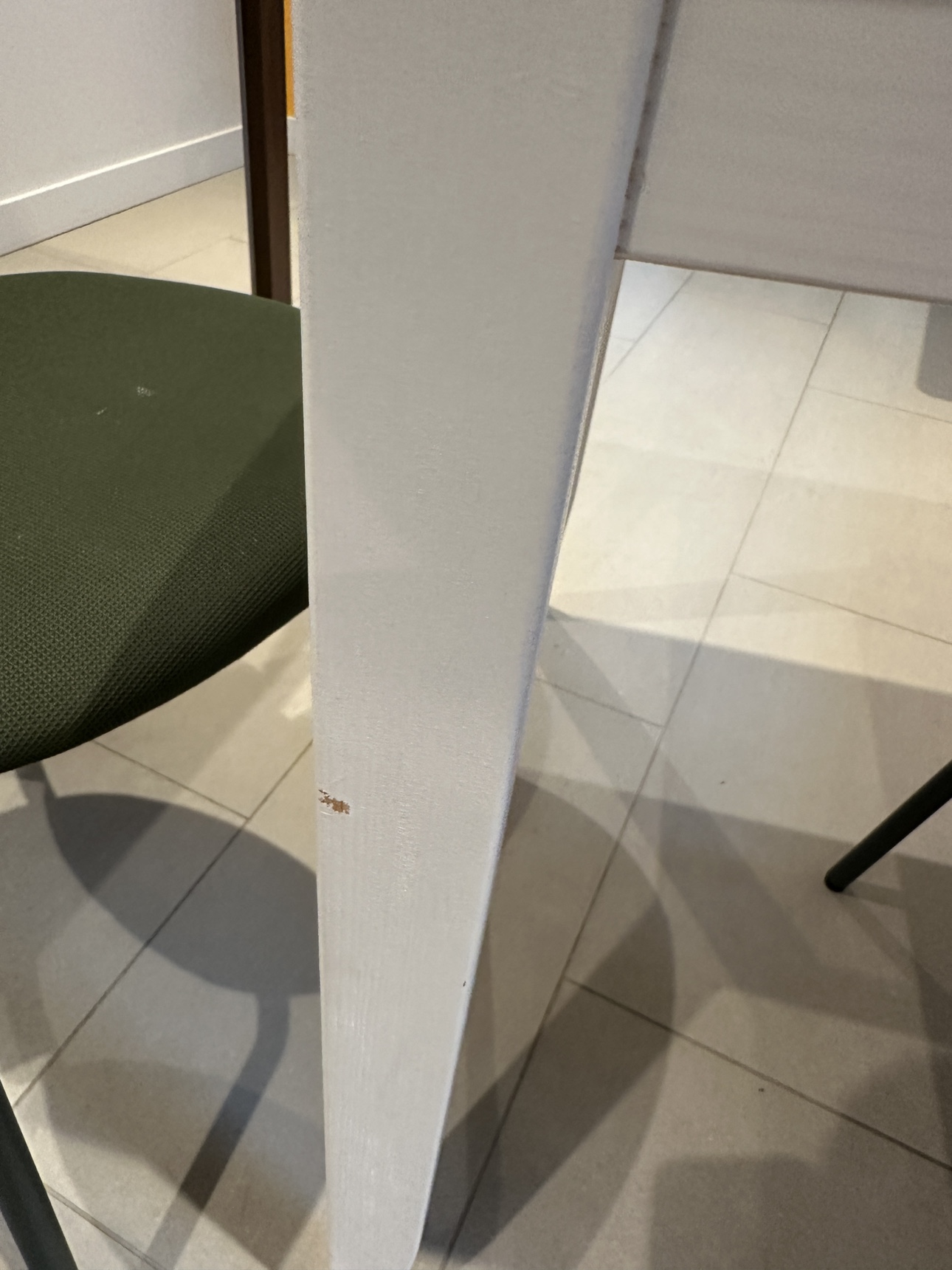 Solid wood sturdy table - photo 3