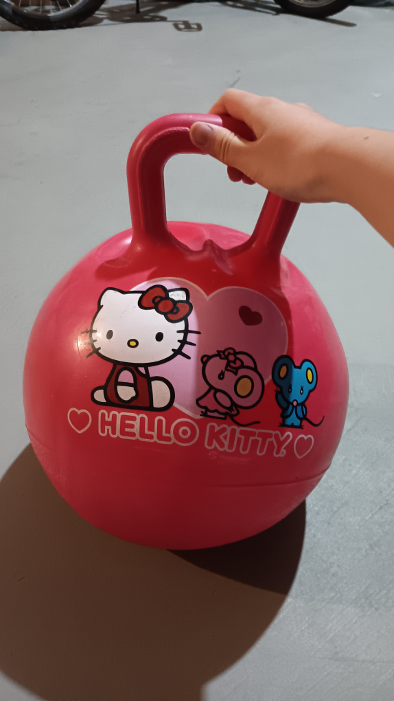 official hello kitty toddler hedstrom ball!!! - photo 2