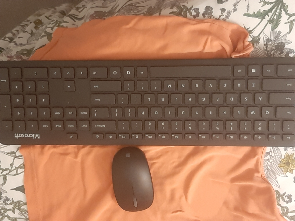 Microsoft Bluetooth wireless keyboard and mouse thumbnail