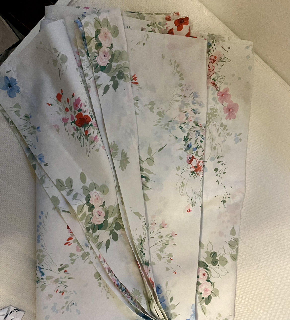 Floral print king  size bedsheet thumbnail
