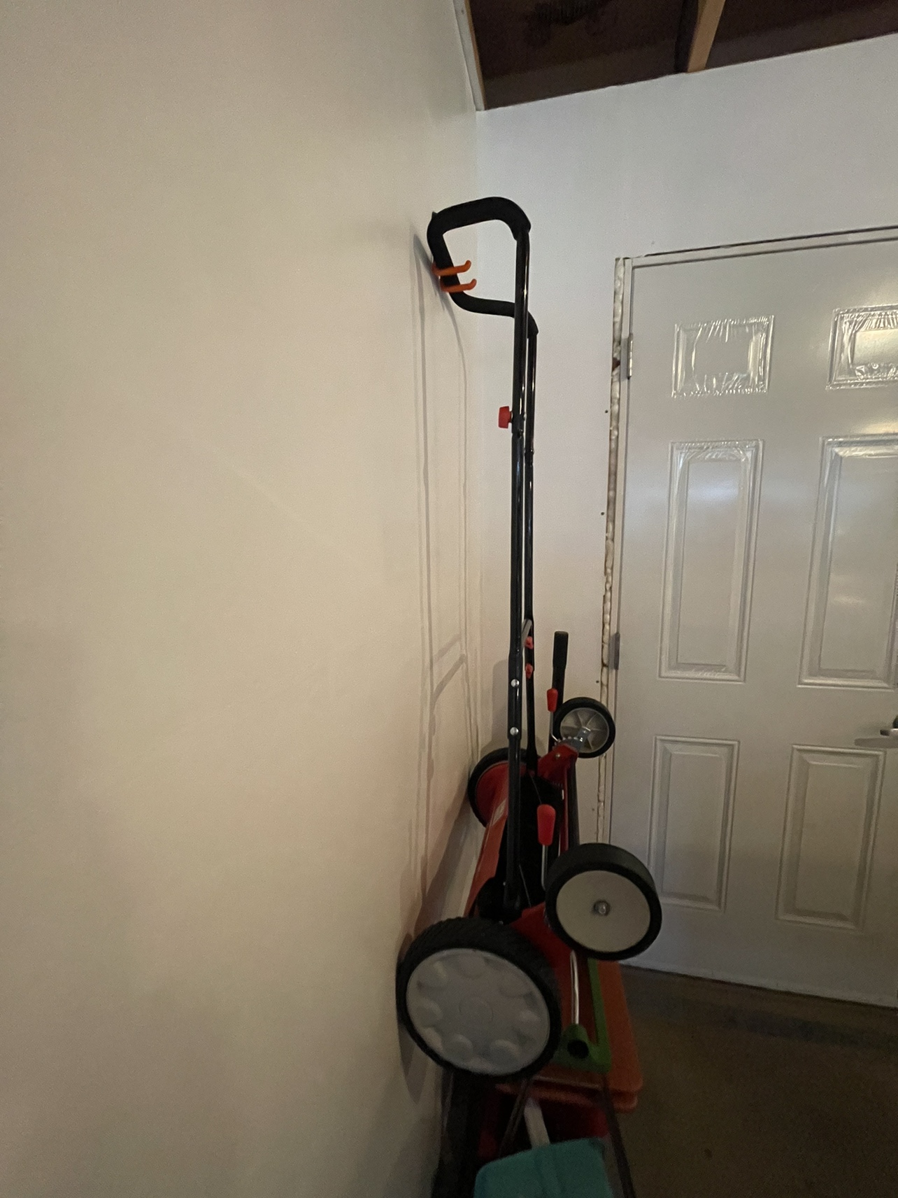 Troy bilt 18" Push Lawn Mower red with Rear Bag - photo 4