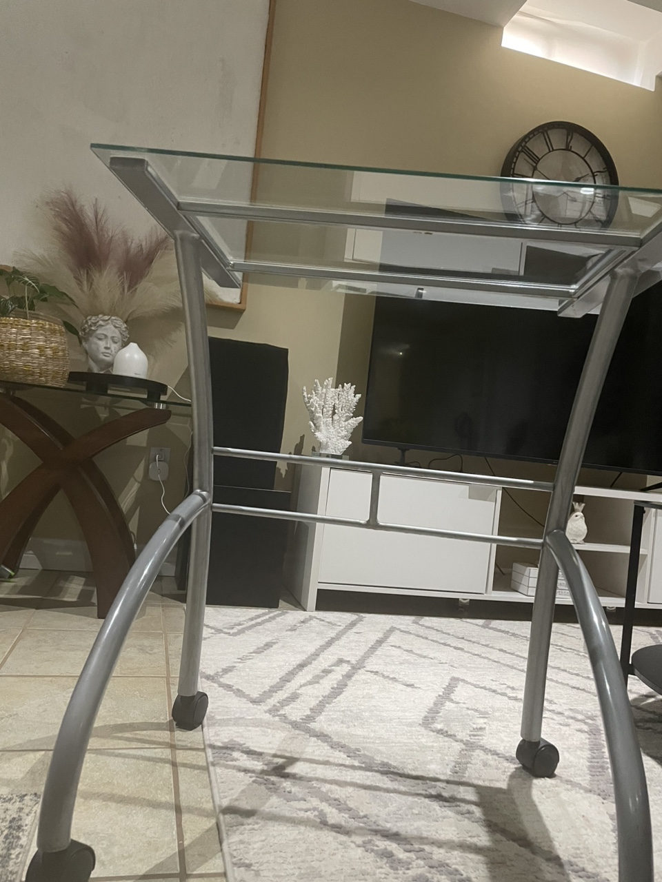 Small Computer Table (Free delivery) - photo 2