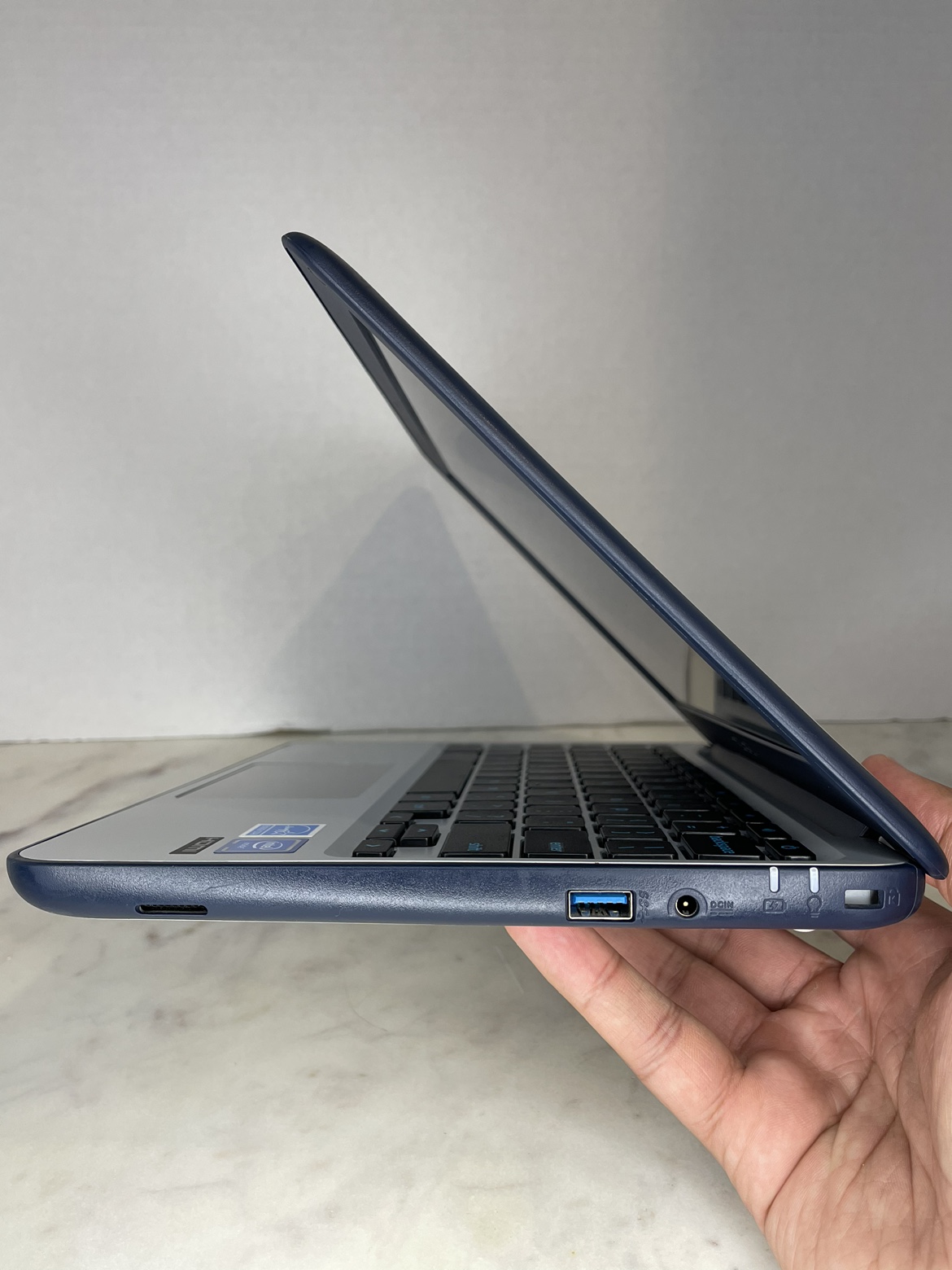 ASUS Chromebooks (C202) with Charger Included image indicator(4)