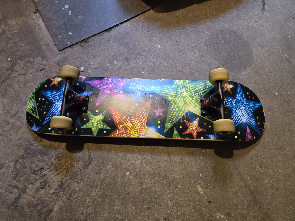 Star-pattern skateboard - photo 2