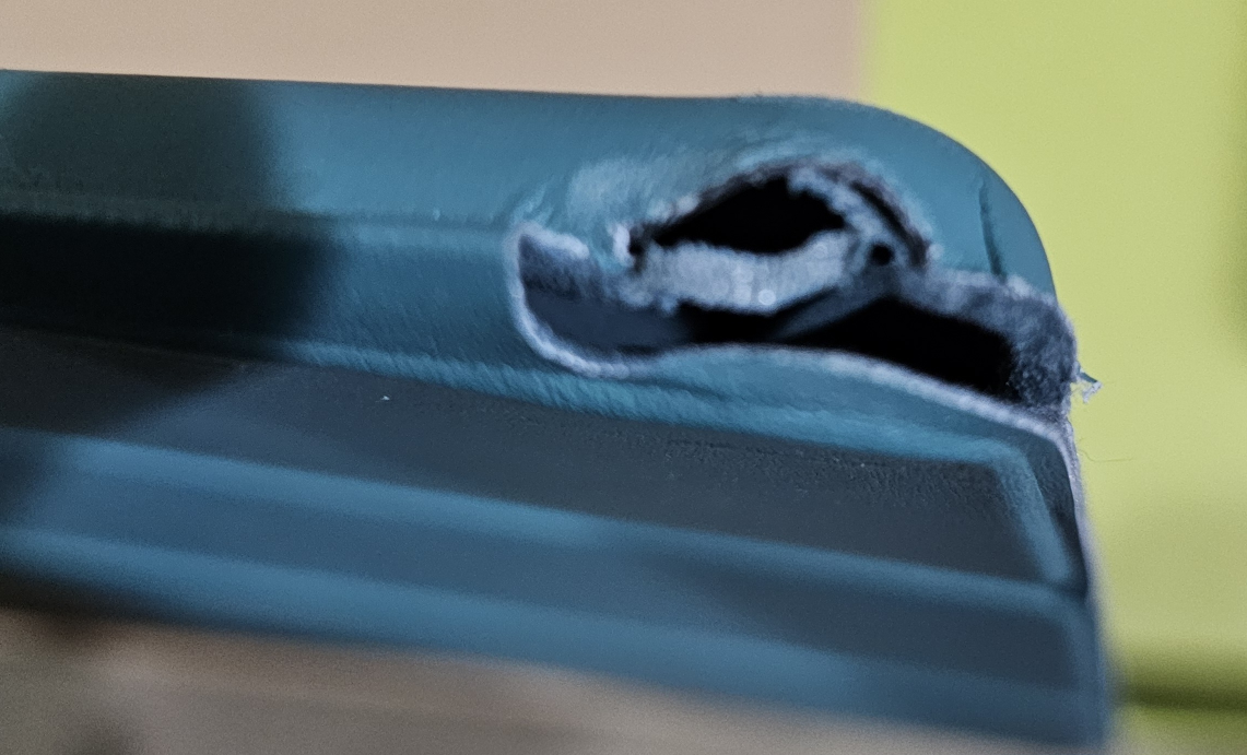 Ipad 7th generation 128GB With WiFi and Cellular + 2 Cases image indicator(9)