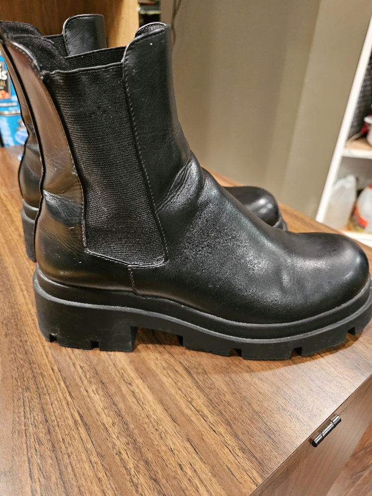 zara size 10 black leather