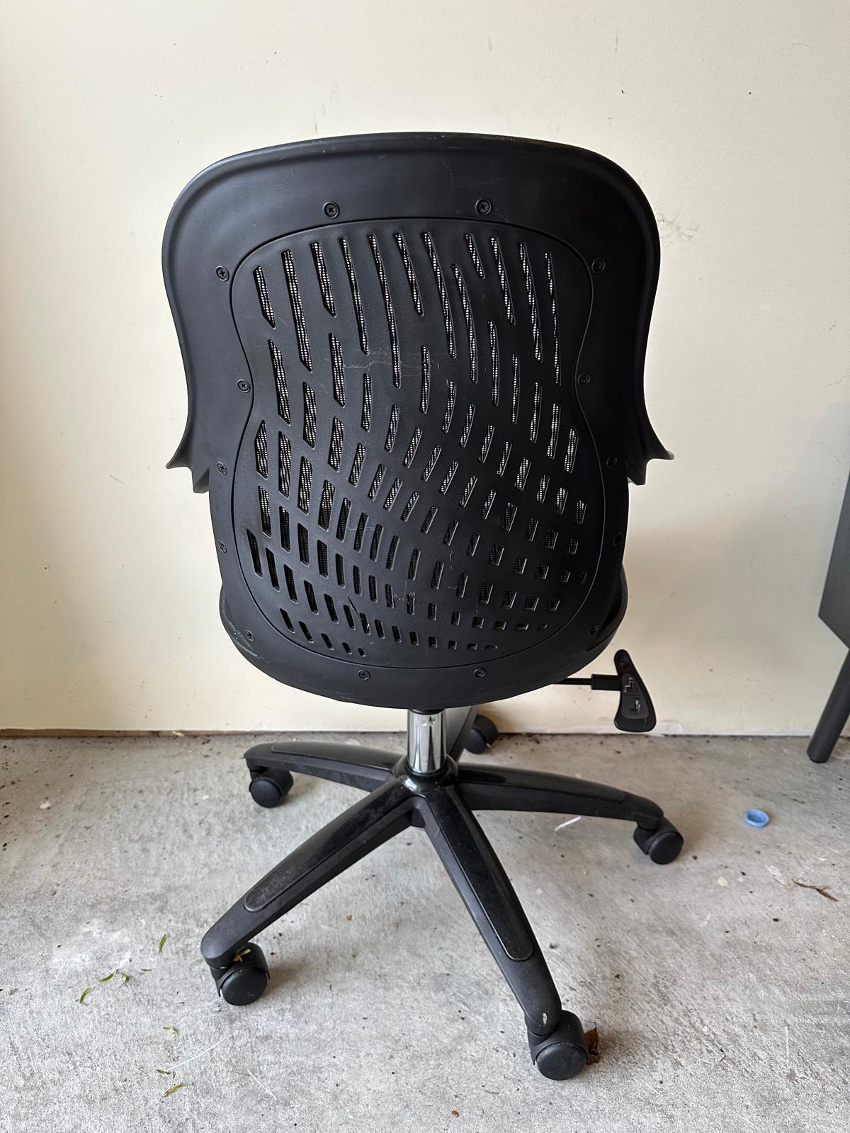 Black Mesh Office Chair - photo 3