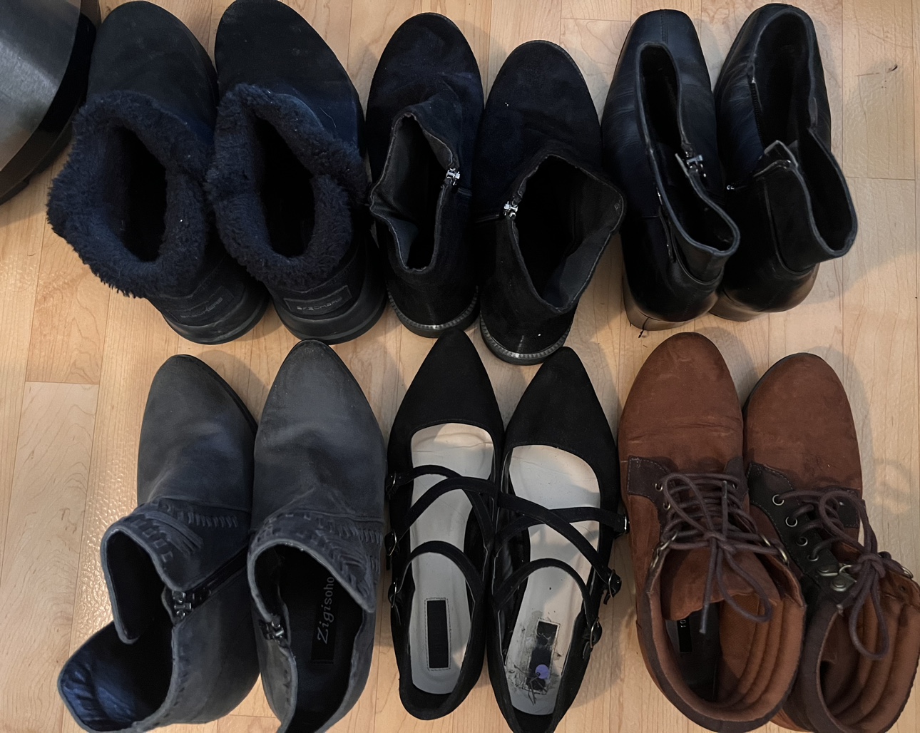 Assortment of Women's Shoes thumbnail