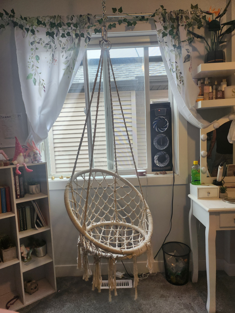 Indoor Hanging Chair thumbnail