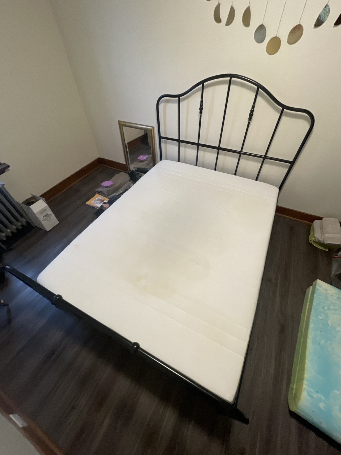 Black Metal queeen Bed Frame and mattress - photo 2
