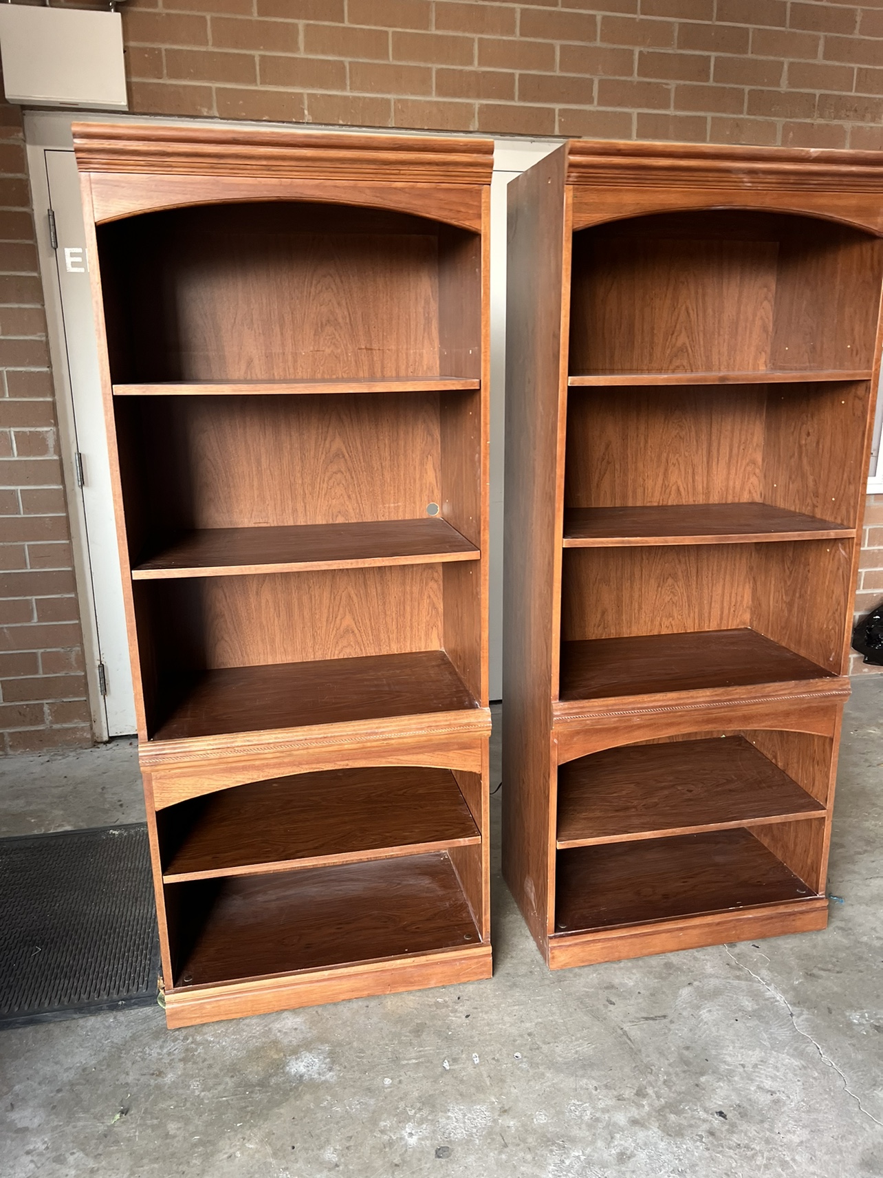 Set if 2 Wooden Bookcases with loghts - photo 2