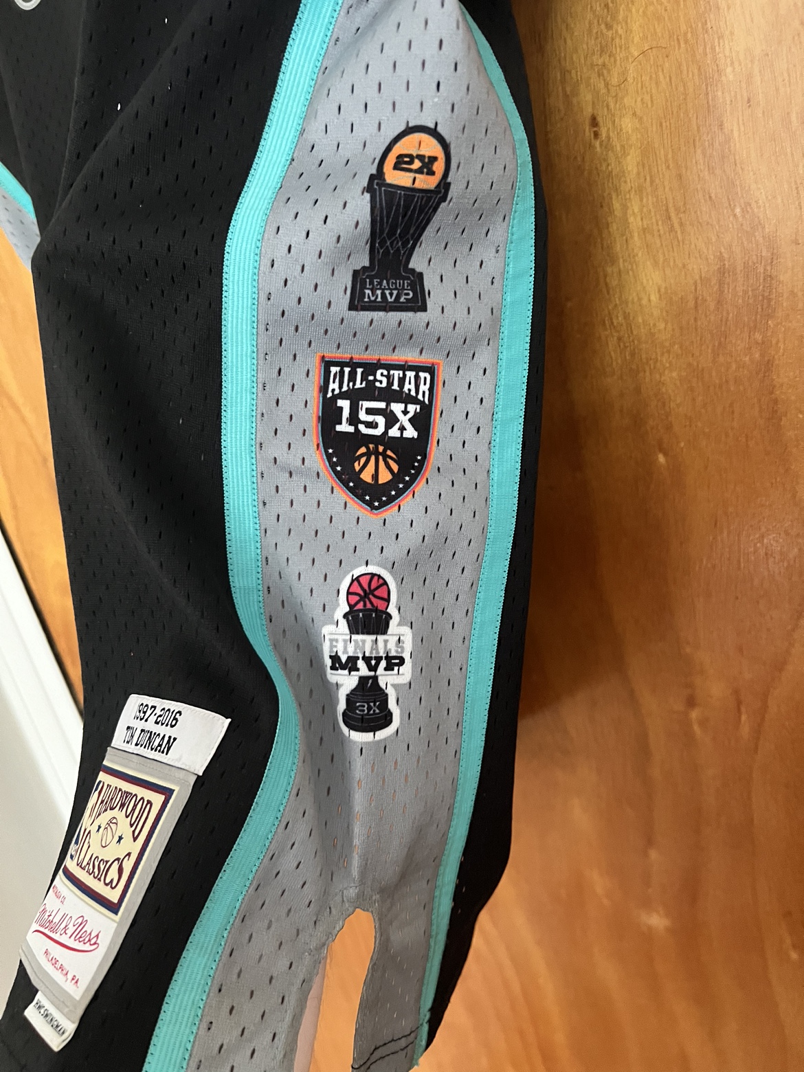 Tim Duncan Mitchelle & Ness Hardwood Classic Swingman Jersey - photo 3