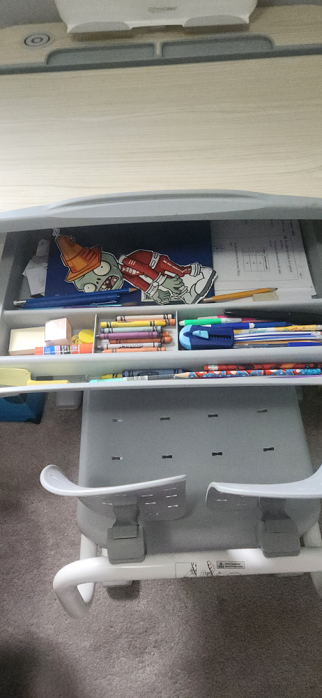 Children's Adjustable Study Table - photo 3
