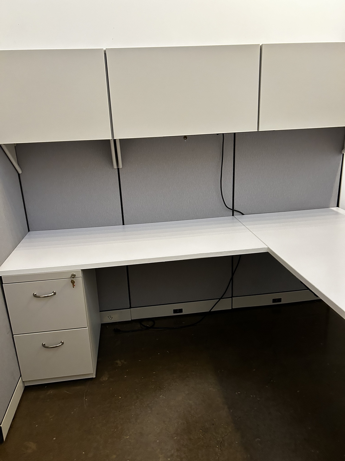 OFFICE FURNITURE CLEAROUT Cubicles  ,ETC image indicator(6)