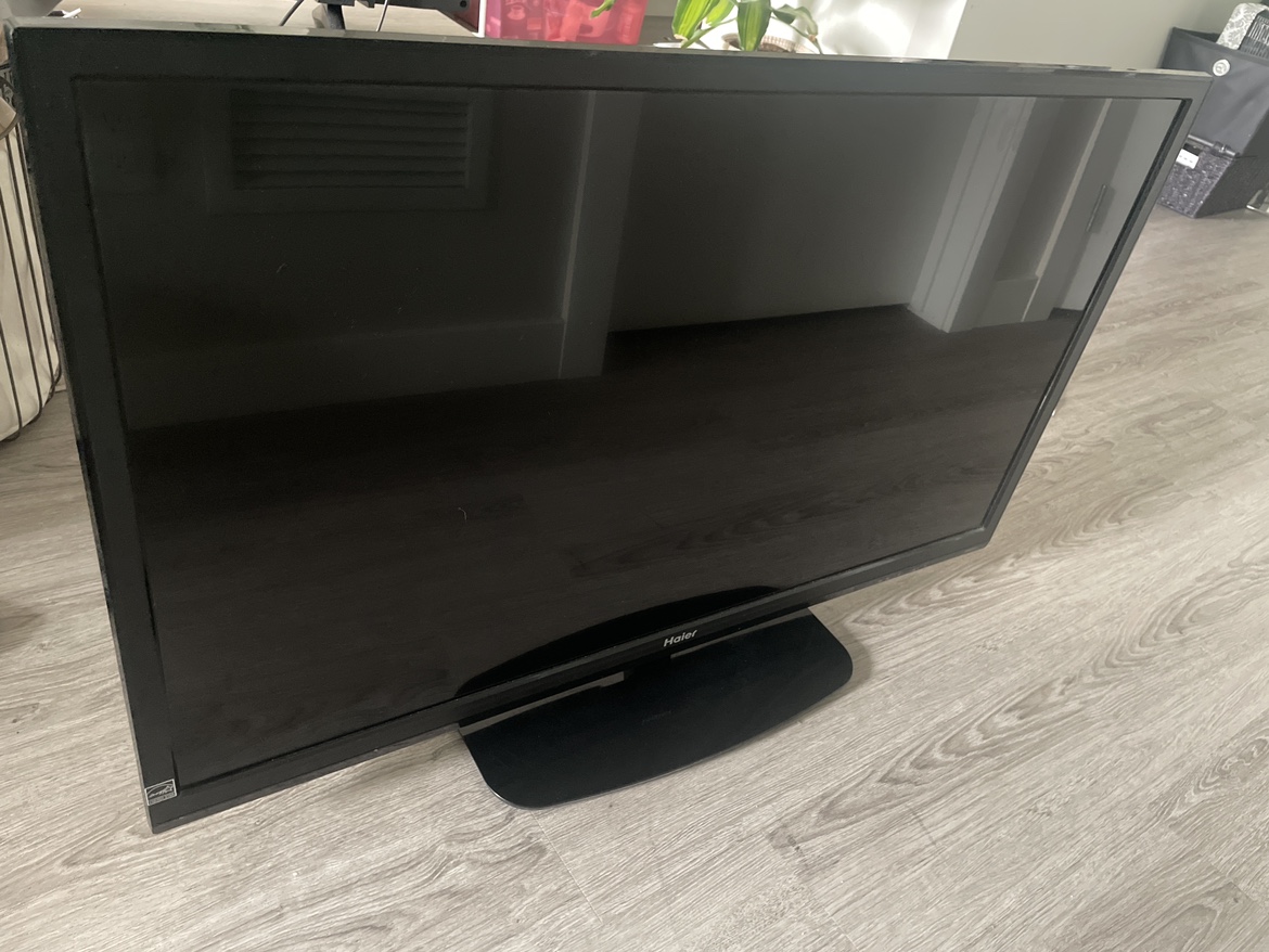 43 Inch TV - photo 3