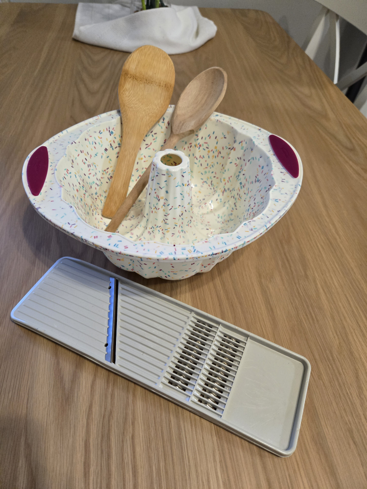 Cake Pan, wooden spoons, and grater #freecycle thumbnail