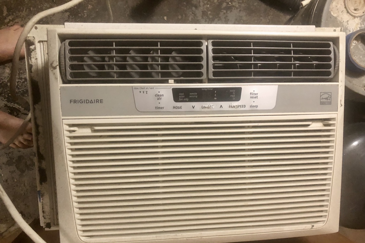 10,000 BTU Window-Mounted Room Air Conditioner Frigidaire thumbnail