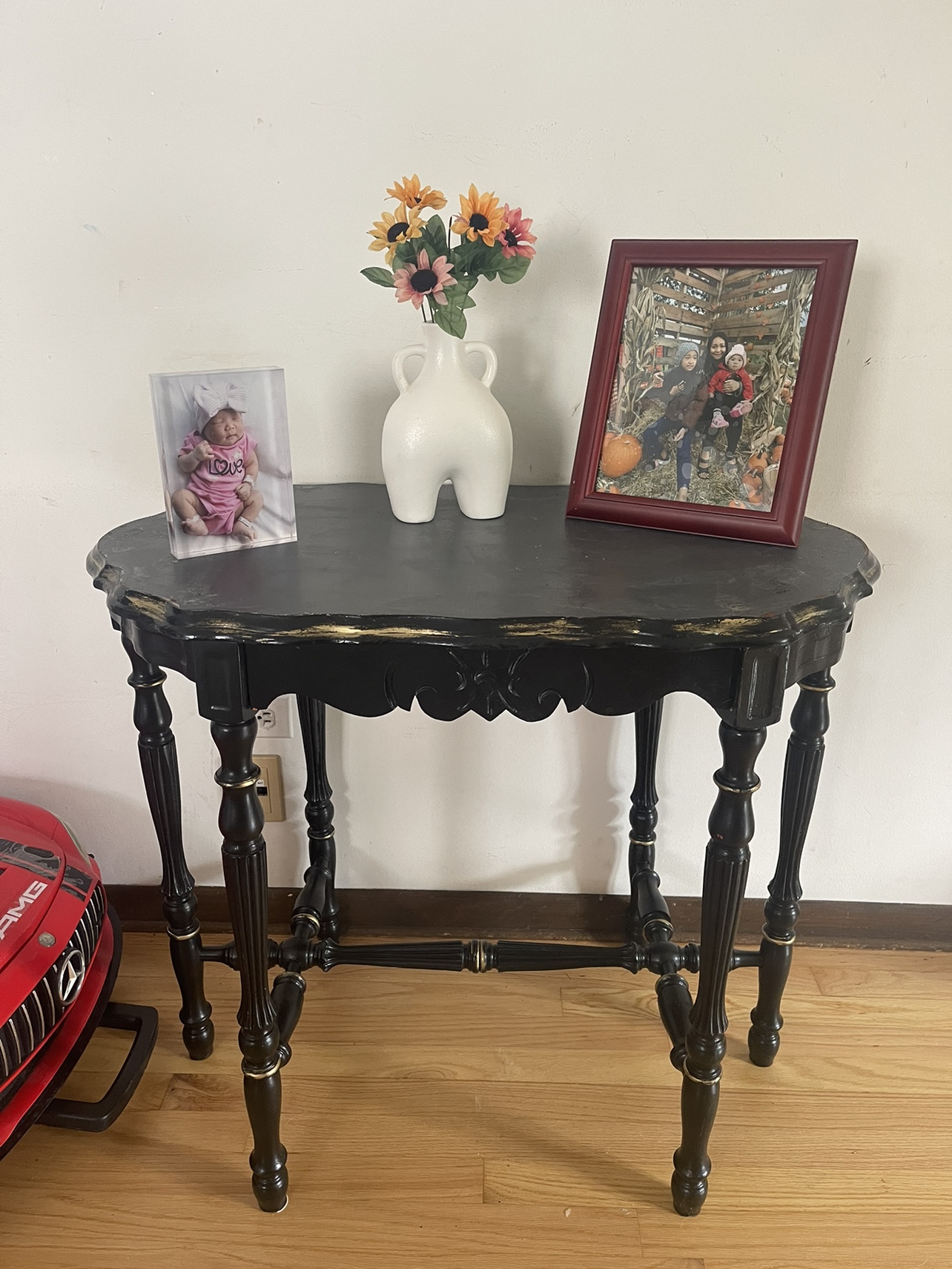 Black side table please check more pictures Description - photo 2