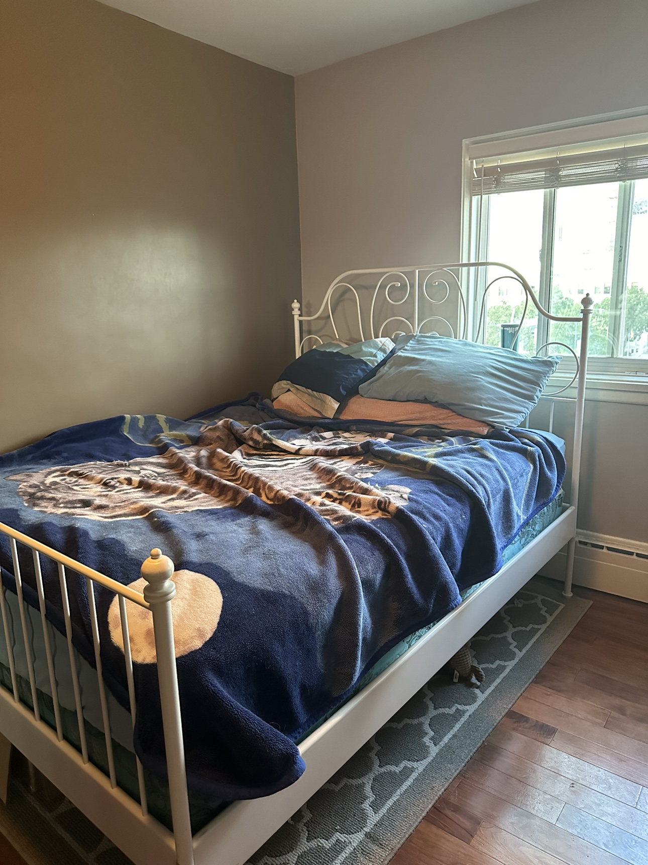 White Metal Queen Bed Frame - photo 2