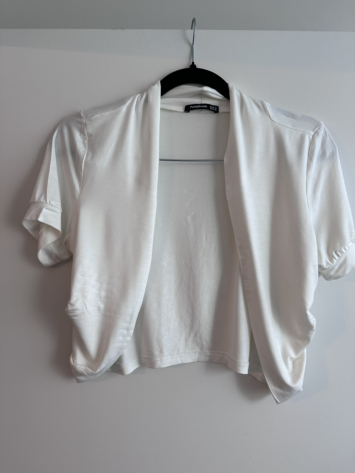 Crop short sleeve bolero.