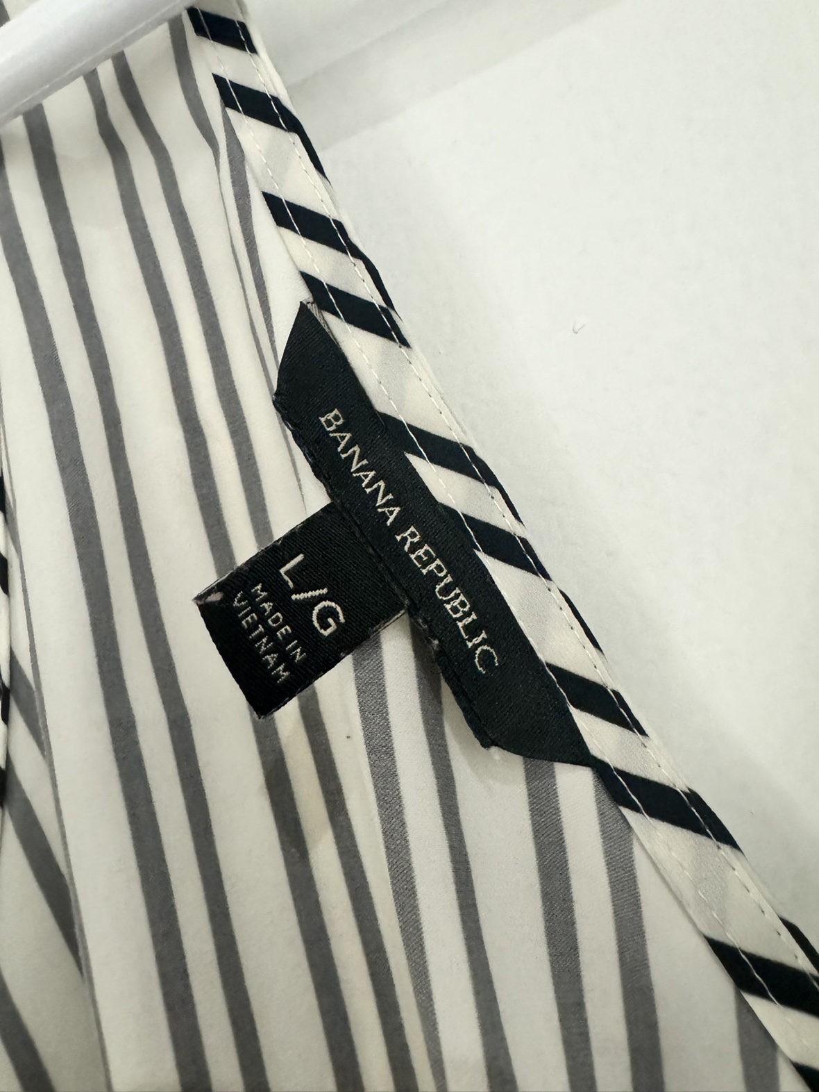 Banana Republic Striped Tank Top L image indicator(2)