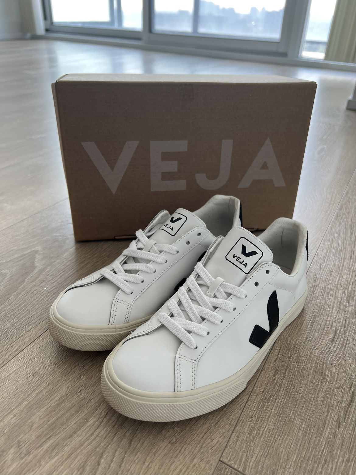 VEJA Esplar Logo Leather Sneakers