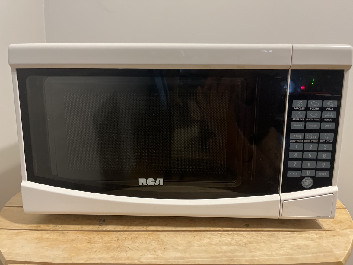 RCA brand Microwave - photo 2