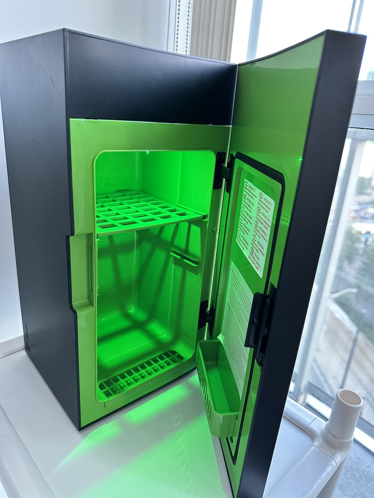 Xbox Series X Mini Fridge - photo 2